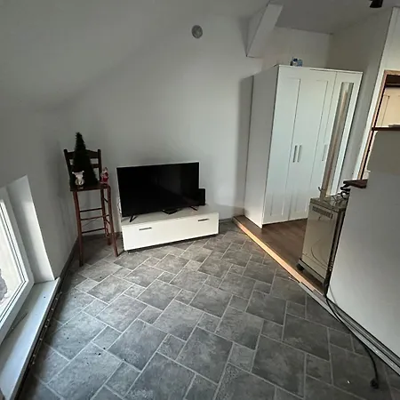 Apartment Private With Shared Bathroom *